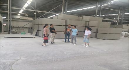 州驗(yàn)收組對貴定縣圣凱倫硅酸鈣板生產(chǎn)線建設(shè)項目進(jìn)行驗(yàn)收